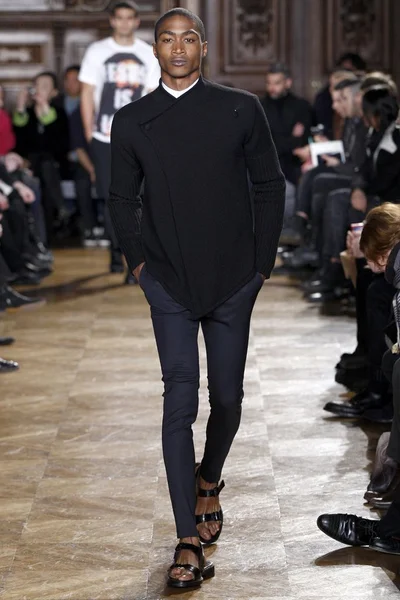 Look 10